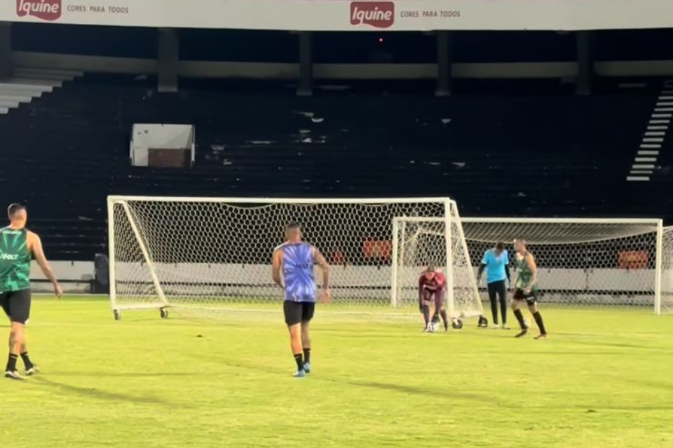 Itamar Schülle comandou o treino após o triunfo diante do Afogados