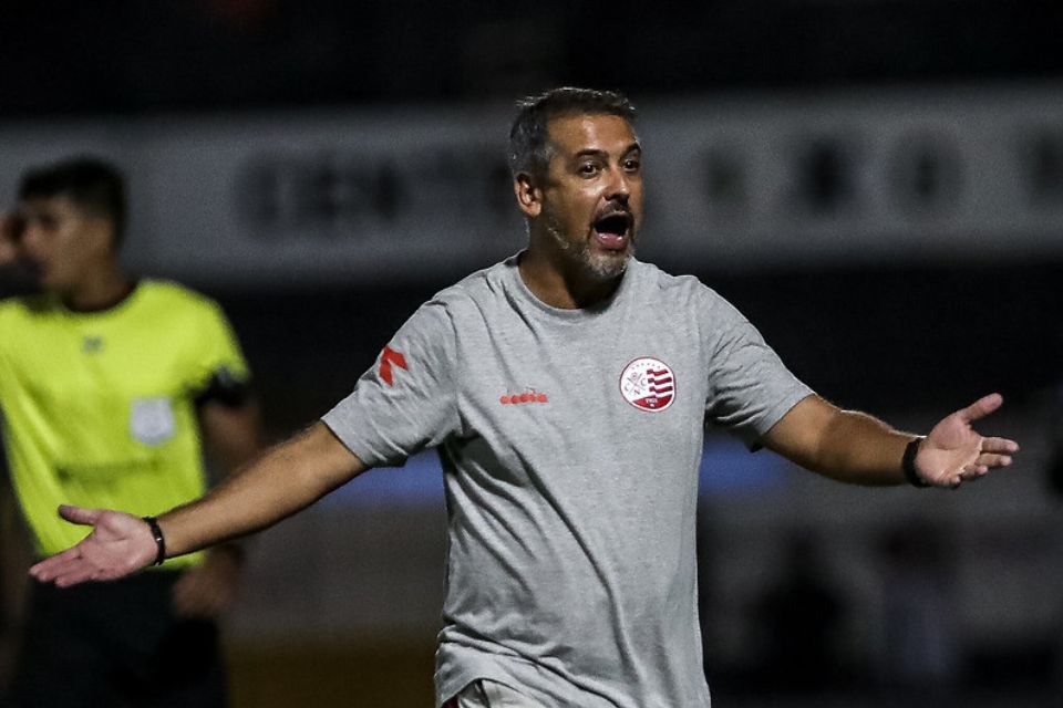 Técnico afirma que não gostaria de ter que modificar a equipe