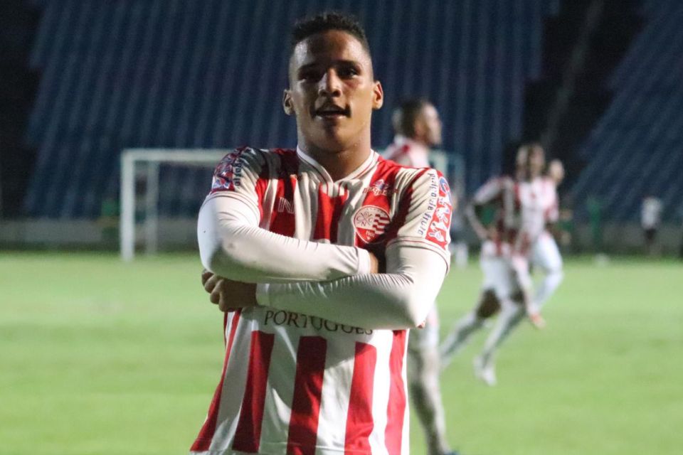 Náutico negocia possível retorno do atacante Thiaguinho