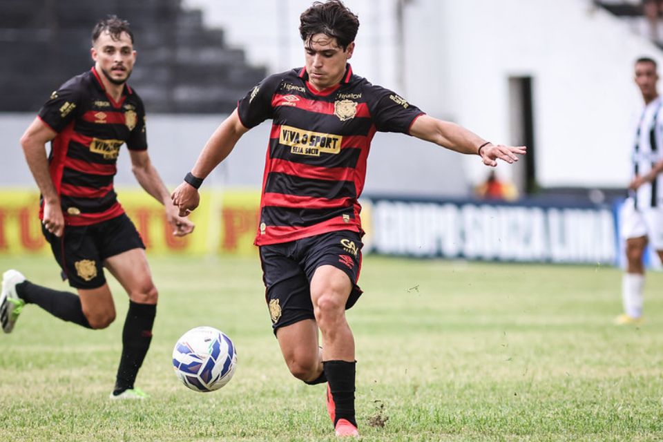 Lenny Lobato marcou o único gol da partida entre Sport e Central