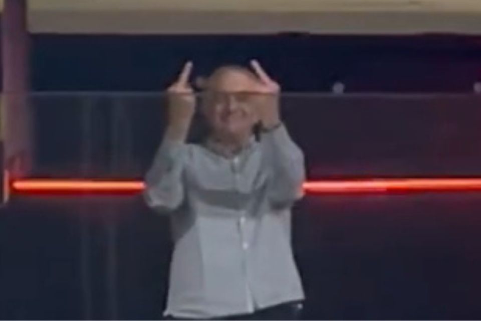 Petraglia rebateu xingamentos de parte da torcida, insatisfeita com o rendimento da equipe
