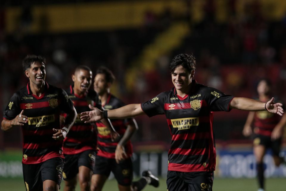 Lenny Lobato abriu o marcador para o Leão da Ilha
