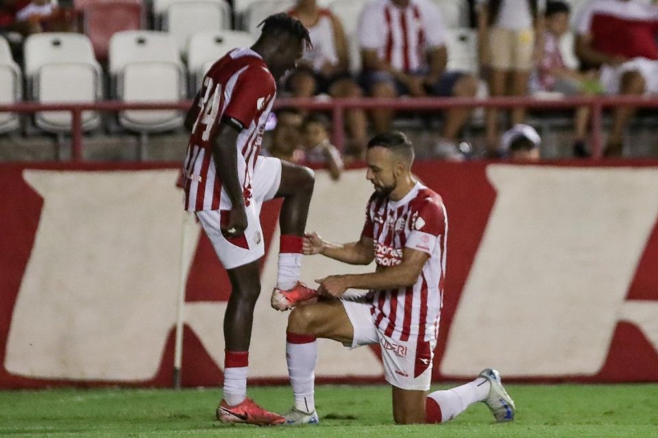 Náutico vence o Maguary nos Aflitos