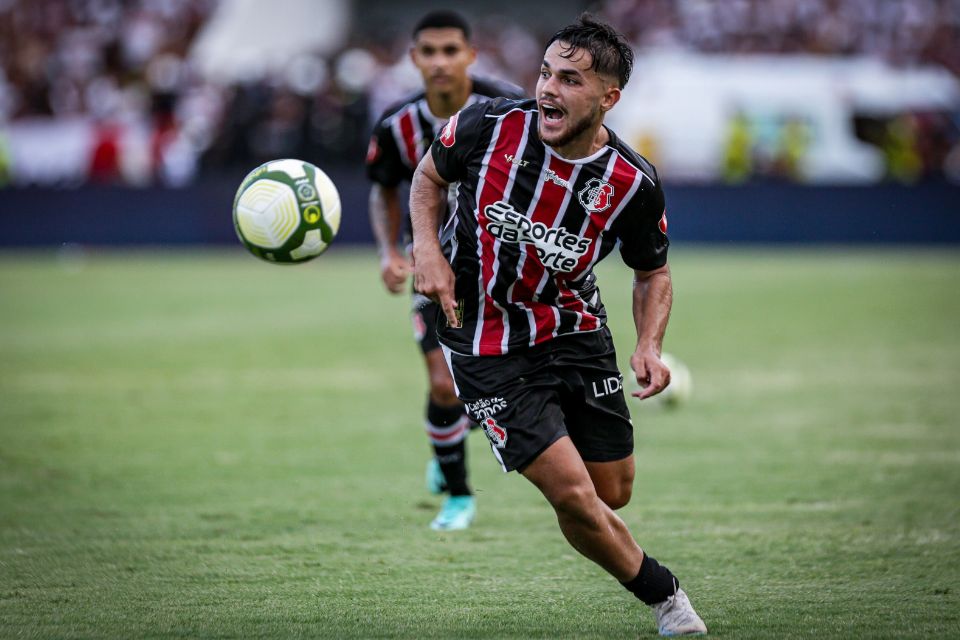 Meia João Pedro terá um papel importante no clássico contra o Sport