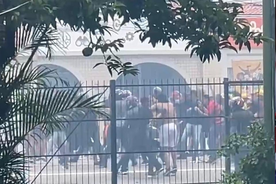 Cenas de viol&ecirc;ncia foram registradas em varias localidades da Regi&atilde;o Metropolitana do Recife no &uacute;ltimo s&aacute;bado (1)/Reprodu&ccedil;&atilde;o/Redes Sociais