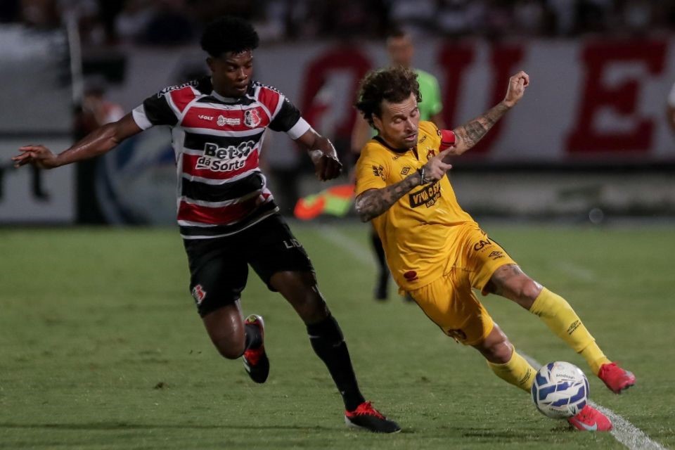 Santa Cruz e Sport n&atilde;o ter&atilde;o a presen&ccedil;a do seu torcedor nos cinco pr&oacute;ximos jogos da temporada/Rafael Vieira / FPF