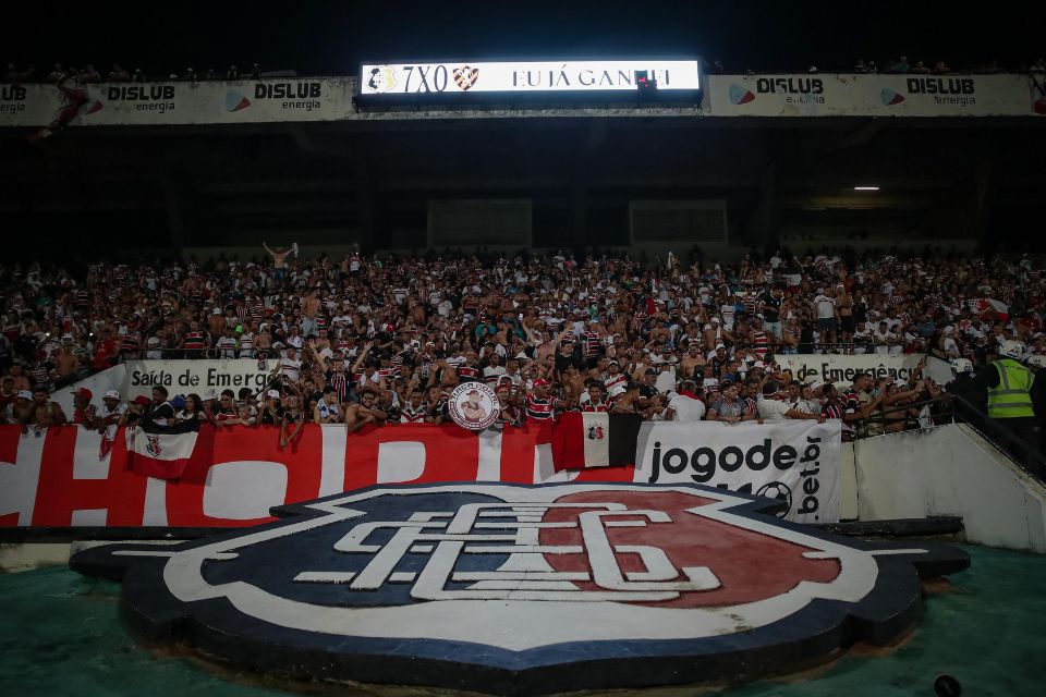 Torcida tricolor comemora os 111 anos do clube