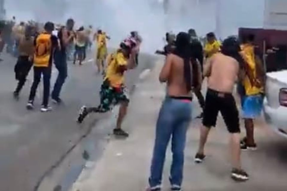 A delegada disse que ao todo, 13 pessoas foram presas