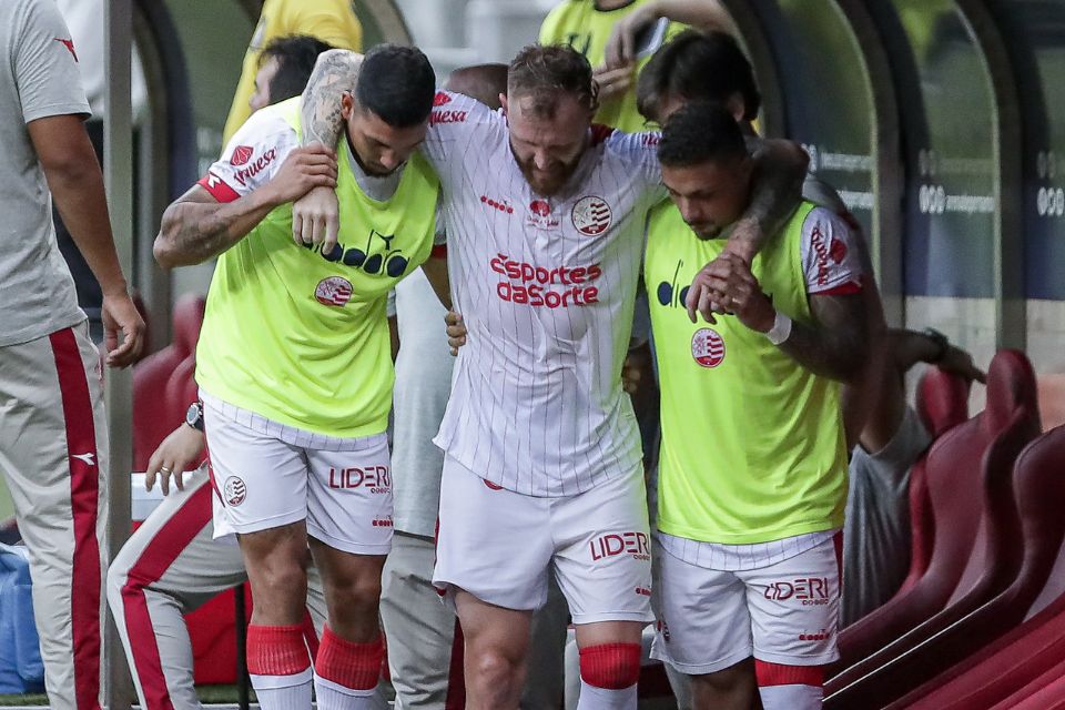 Jogador se machucou na partida contra o Retrô