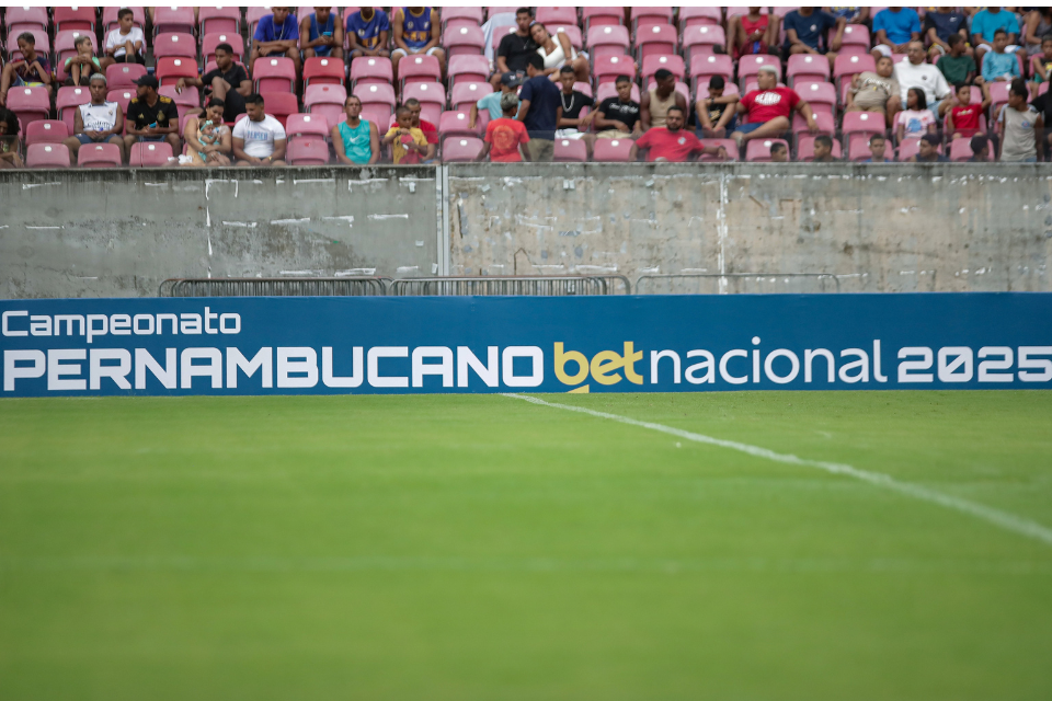 Torcedores do Santa Cruz compram ingressos para torcida do Jaguar