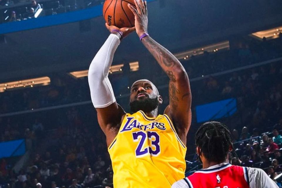 Lebron marcou 26 pontos, oito rebotes e nove assistências 