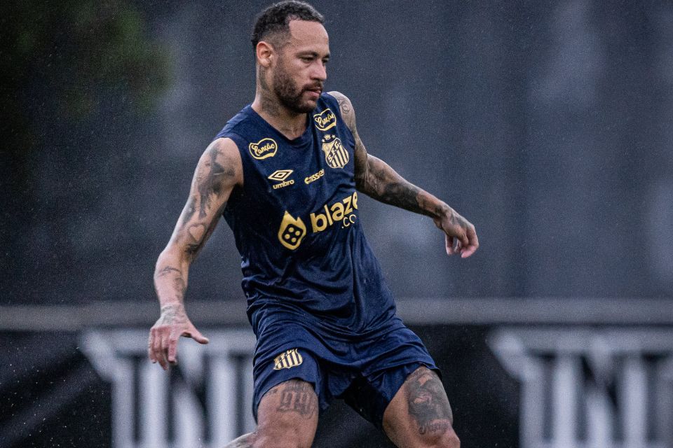 Neymar faz sua primeira partida pelo Santos desde o dia 26 de maio de 2013/Raul Baretta/ Santos FC