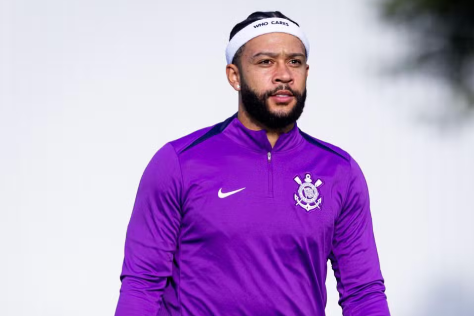 Memphis Depay foi acusado por direção arriscada