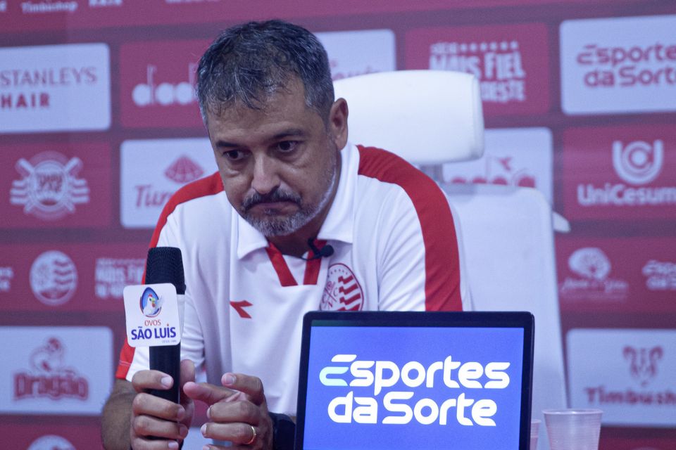 Técnico Marquinhos Santos será desfalque na próxima partida da Copa do Nordeste