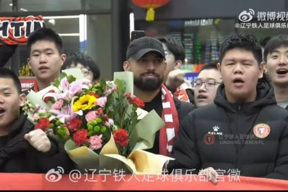 Felipe tem recepção inusitada na China