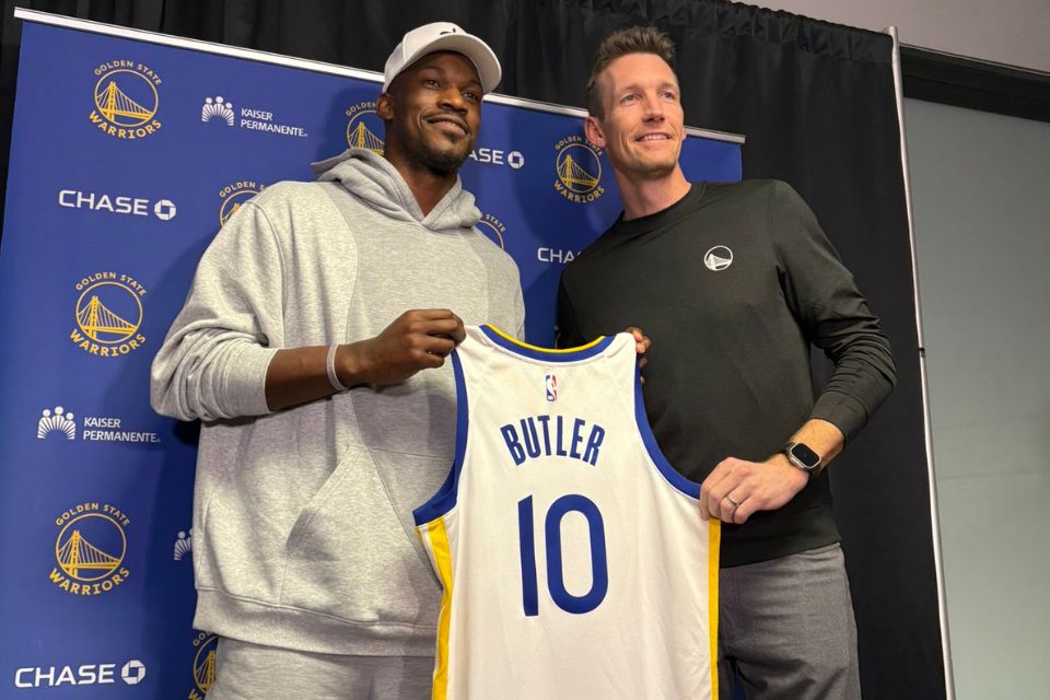Butler foi apresentado pelo Warriors antes do jogo contra o Lakers