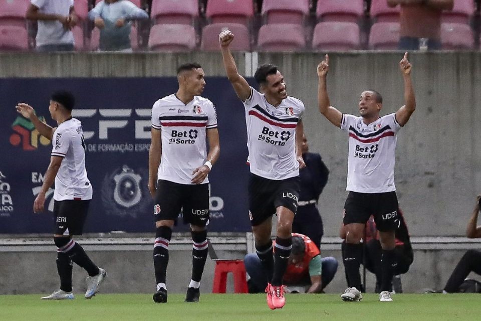 Santa Cruz goleia o Jaguar pelo Estadual