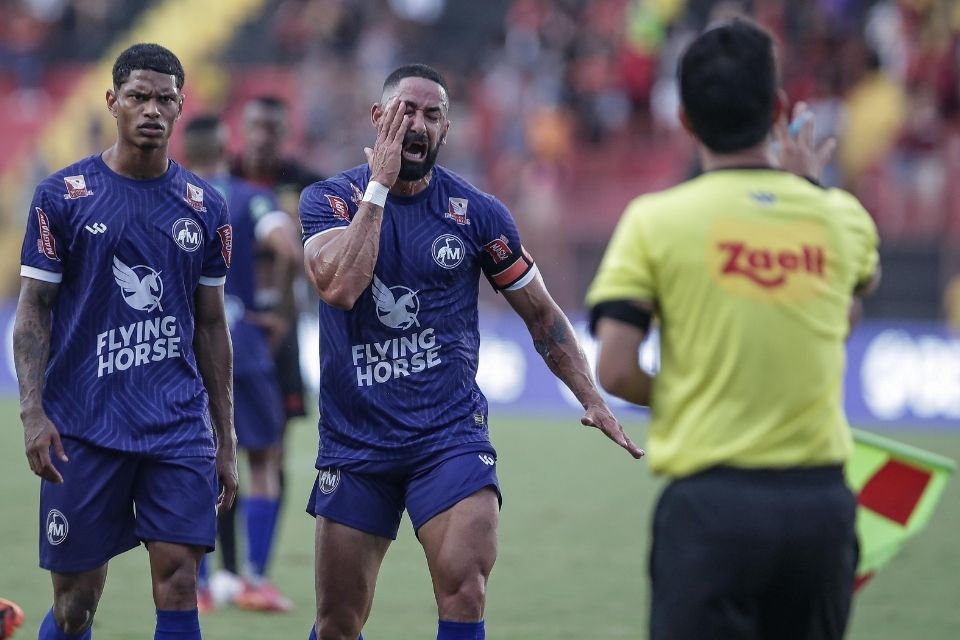 Meia do Sport acusa interferência externa em lance polêmico contra Maguary