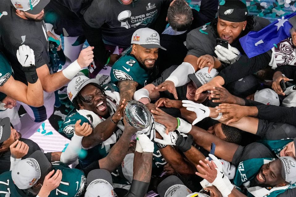 Eagles conquistaram o Super Bowl, enquanto o Mariners conquistou a Brasil Bowl XIII