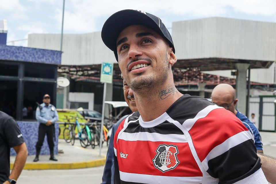 Santa Cruz oficializa acerto com o centroavante Thiago Galhardo