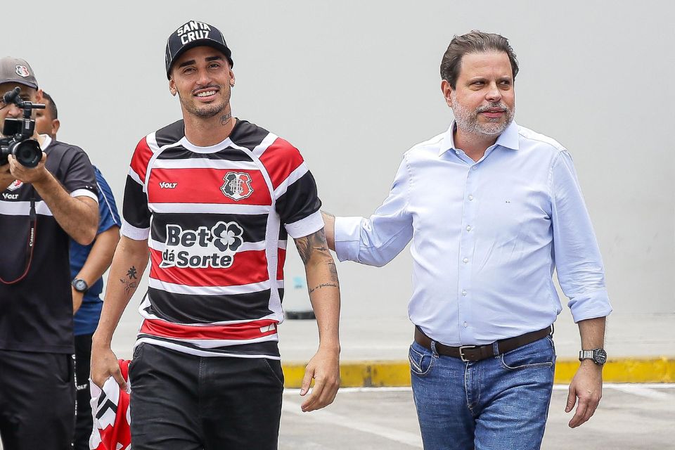 Bruno Rodrigues festeja chegada de novo reforço do Santa Cruz