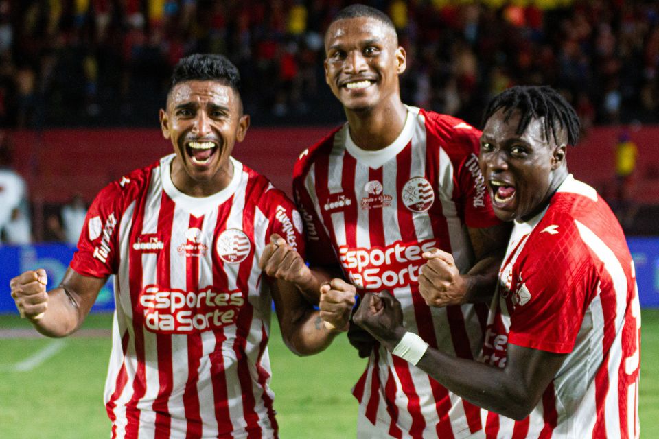 Igor Pereira celebra gol da vitória contra o Sport
