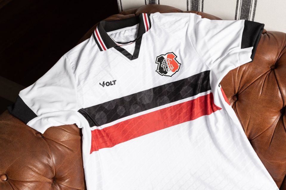 Santa Cruz lança uniforme com referência ao frevo