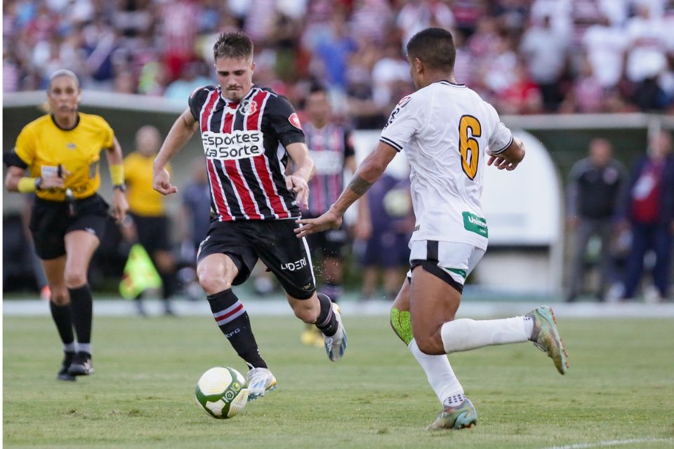 A Cobra Coral encara a Patativa neste domingo (16), no Arruda