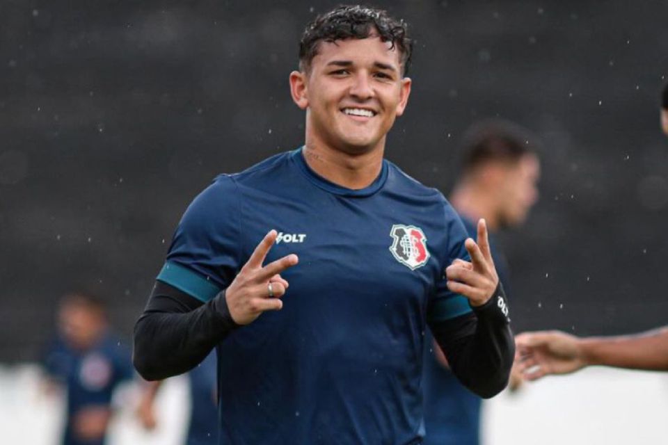 Carlos Henrique também acertou sua saída do Santa Cruz