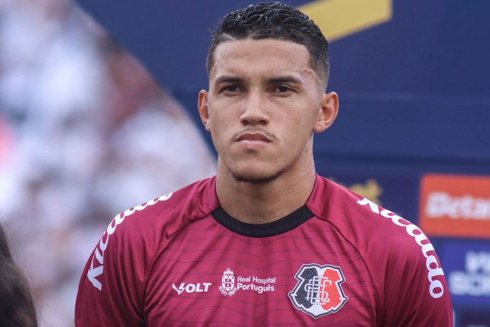 Rokenedy renova contrato com o Santa Cruz