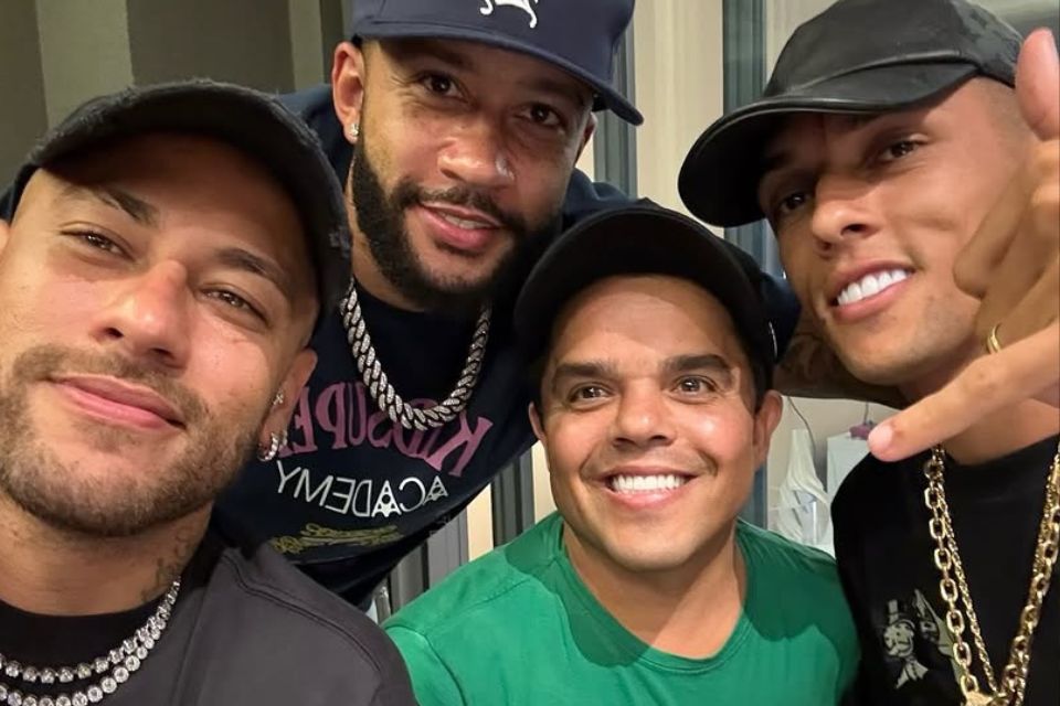 /Reprodu&ccedil;&atilde;o / Redes Sociais / buzeiragold
