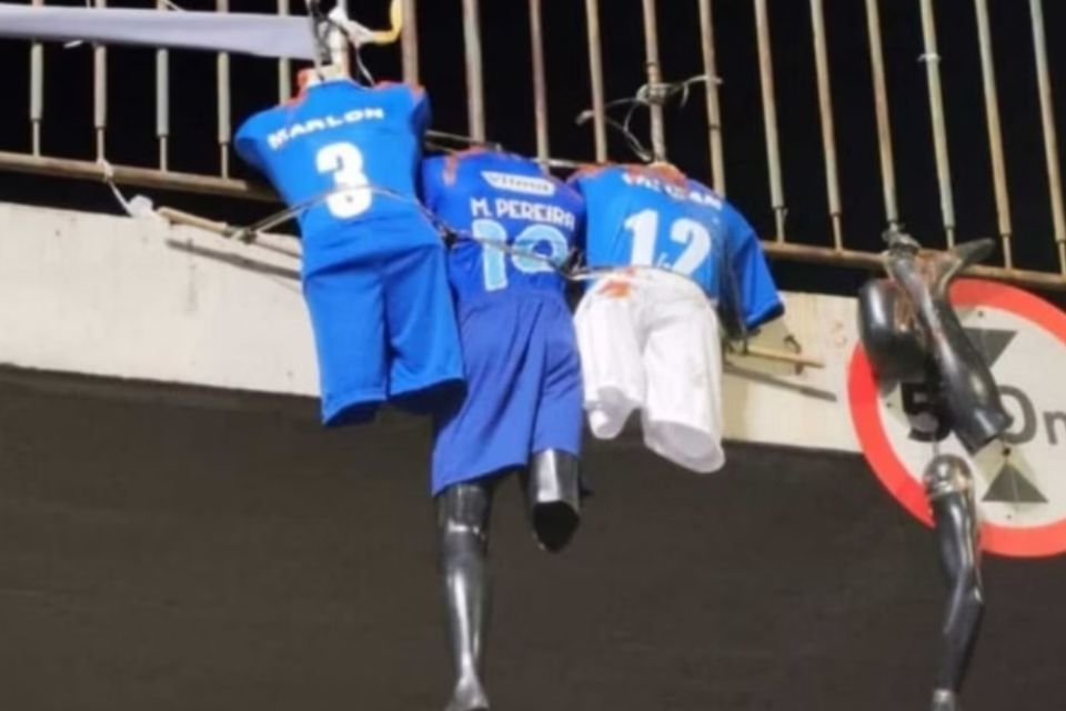 Os alvos da torcida foram os jogadores Matheus Pereira, Marlon e William/Reprodu&ccedil;&atilde;o