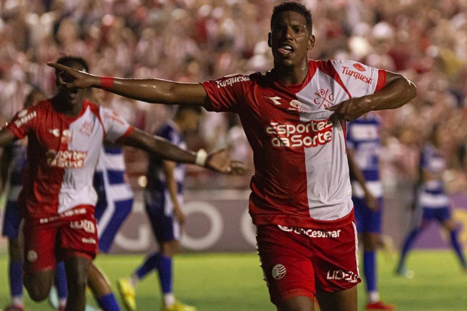 Kauan Maranhão volta a desfalcar o Náutico por suspensão, dessa vez pela Copa do Nordeste