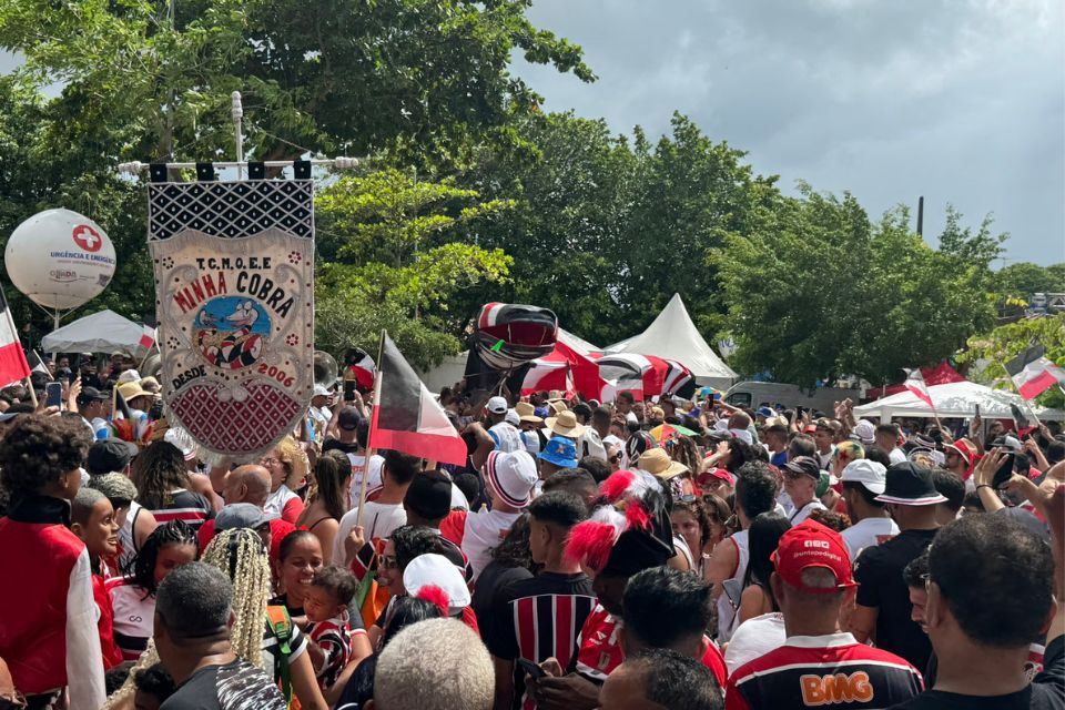Blocos tradicionais do Santa Cruz dominam Olinda e o Arruda no carnaval

