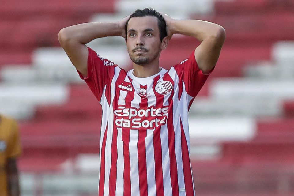 Nos Aflitos, Retrô vence Náutico nos pênaltis 