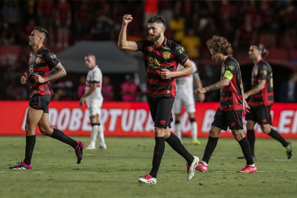 João Silva marcou pela primeira vez com a camisa do Leão da Ilha