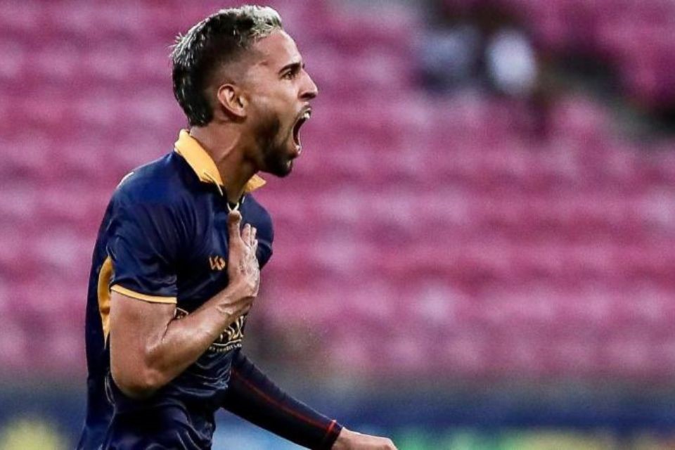 Retrô leva vantagem para duelo de volta da semifinal