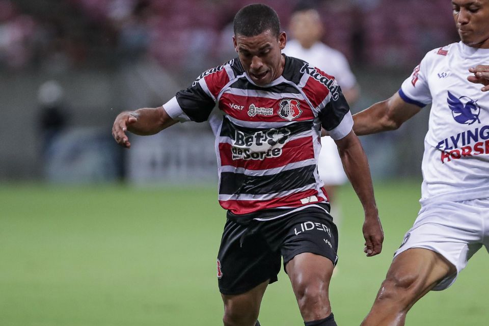 Toty saiu lesionado no segundo tempo do Clássico das Multidões