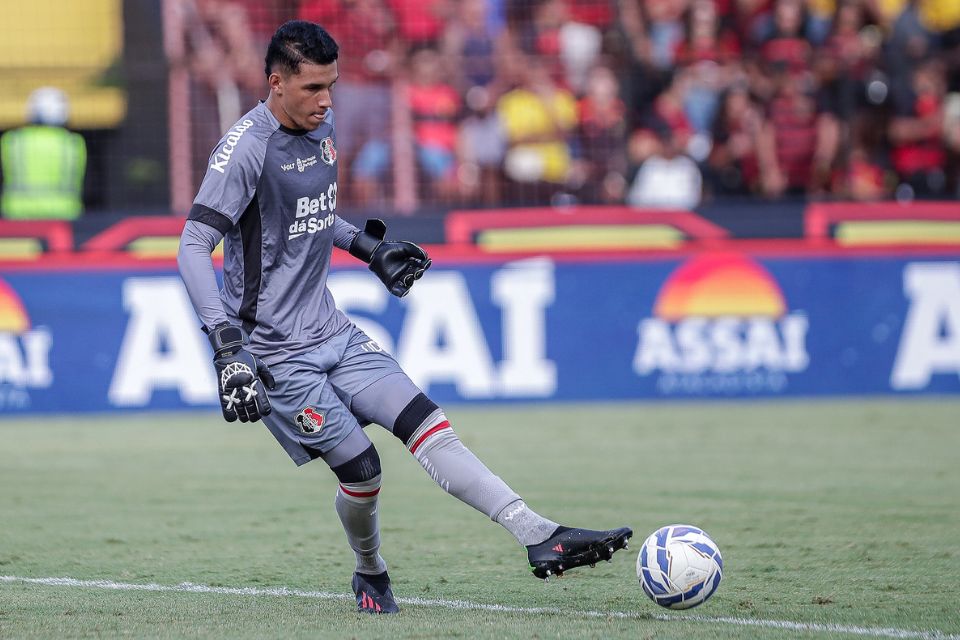 Arqueiro ficou marcado por falha decisiva no primeiro gol do time rubro-negro
