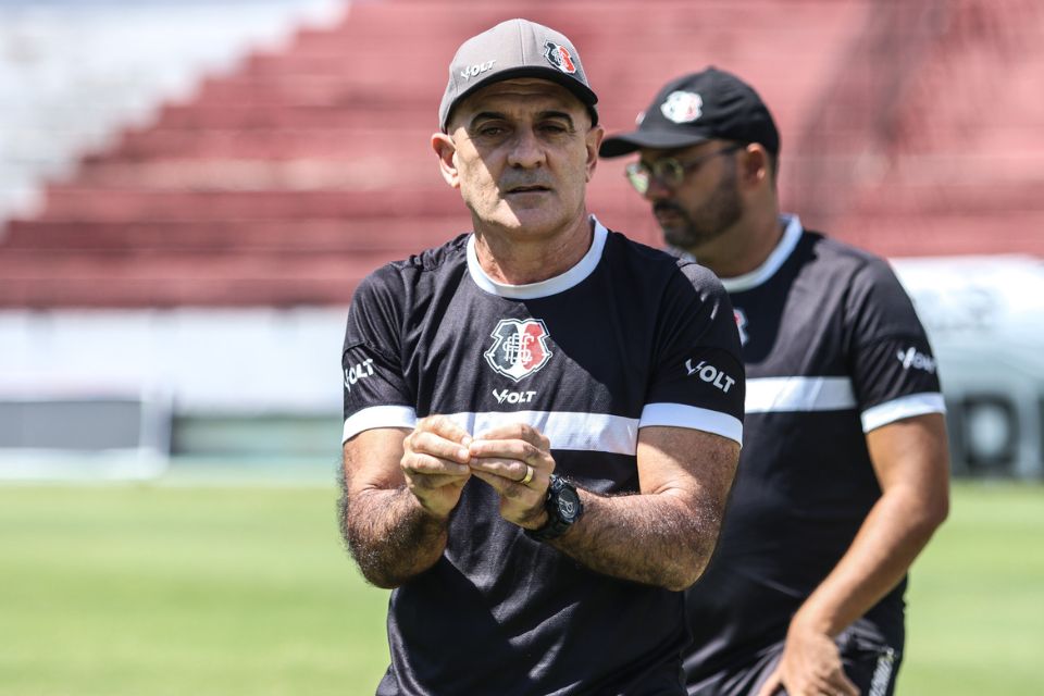 Com lesão de Toty, o técnico Itamar Schülle será obrigado a mudar a equipe coral