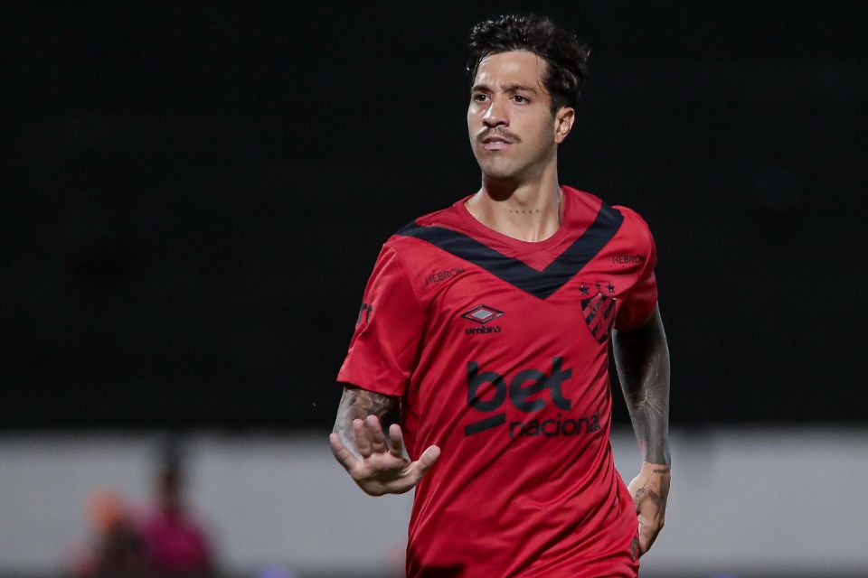 Ao marcar no clássico, Domínguez soma dois gols pelo Sport na atual temporada