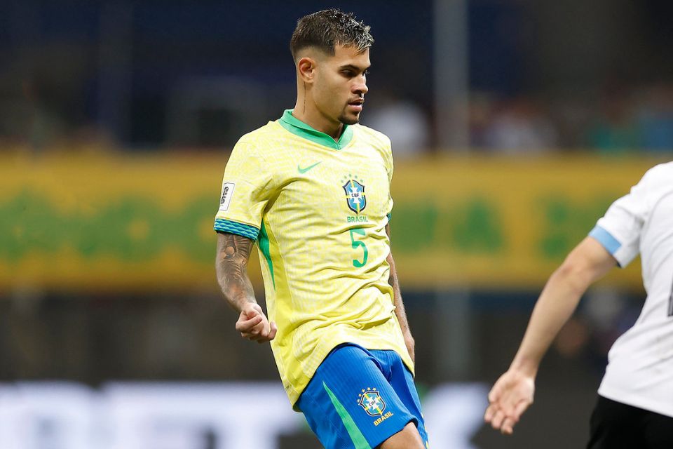 Bruno Guimarães admitiu a pressão que é vestir a camisa da Seleção