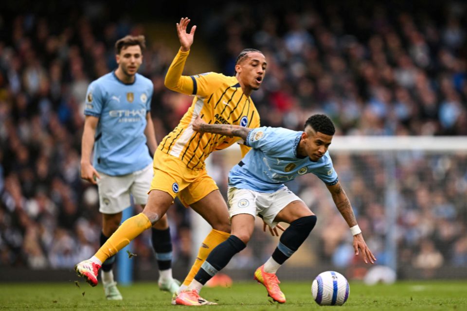 João Pedro e Savinho, em duelo entre Brighton e Manchester City no final de semana