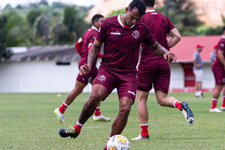 A comissão técnica busca corrigir falhas e melhorar o desempenho do elenco