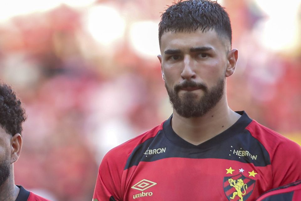 João Silva é um dos reforços que conquistaram vaga na equipe titular de Pepa