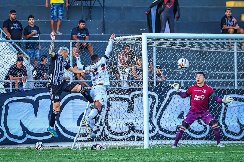 Treinador tricolor faz avaliação de novos contratados