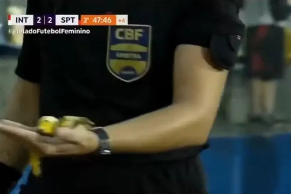 Pedaço de banana é atirado no banco do Sport em jogo com Internacional