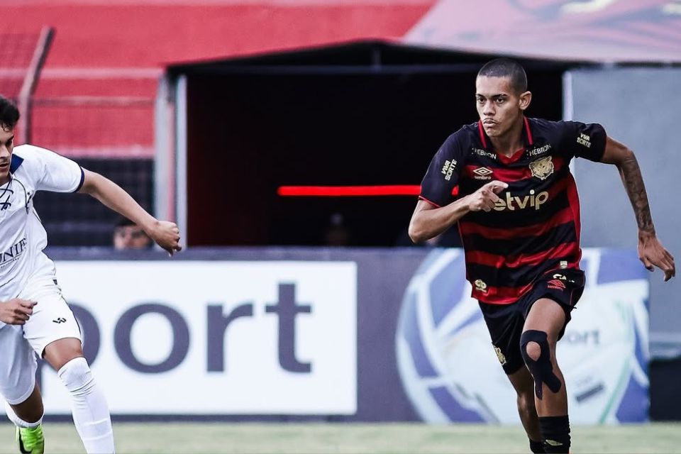 Lateral Rafinha atuou em três partidas no Pernambucano deste ano