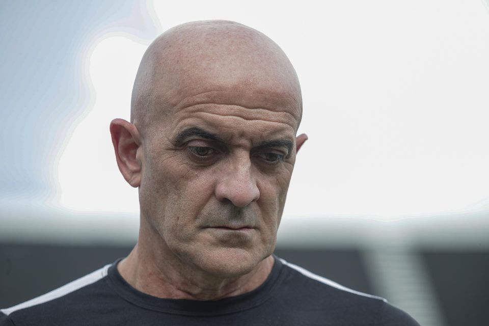 Nas redes sociais, o treinador lamentou sua saída do Santa Cruz