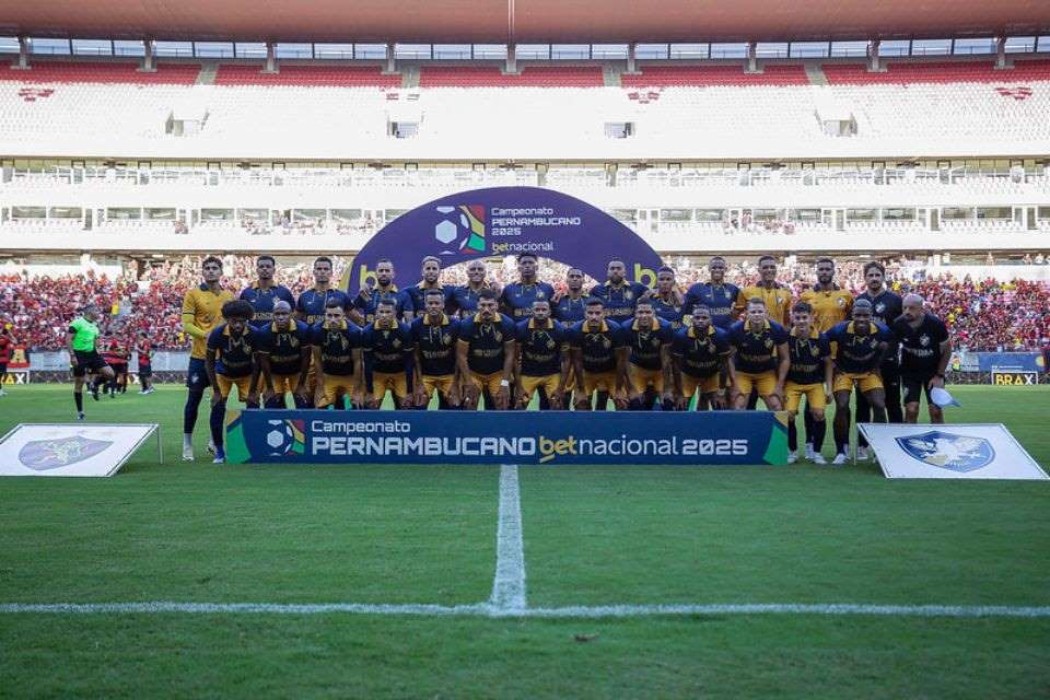 Retrô chegou ao inédito título pernambucano nesta quarta-feira (2)